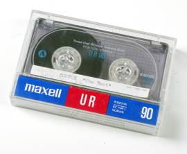 Аудиокассета Maxell UR90